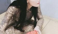 网红吃瓜换衣服图片,时尚与趣味并存